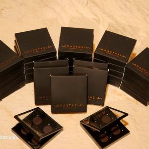 Beverly Hills 4 wall eyeshadow palette with magnets